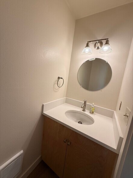 Building Photo - 8707 Southeast 9th Avenue