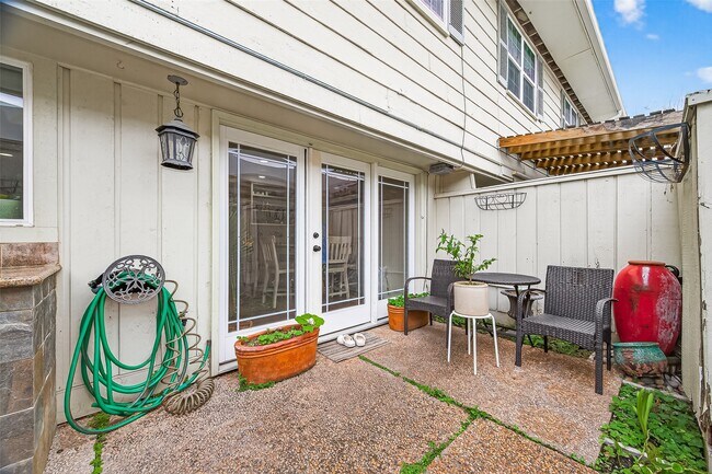 Building Photo - 12705 Huntingwick Dr