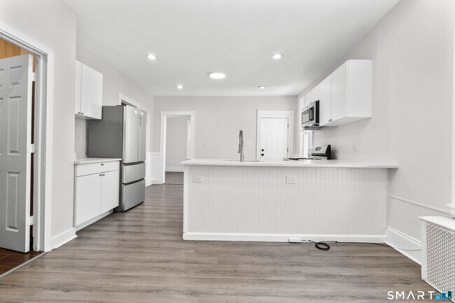 Building Photo - 394 Gregory St