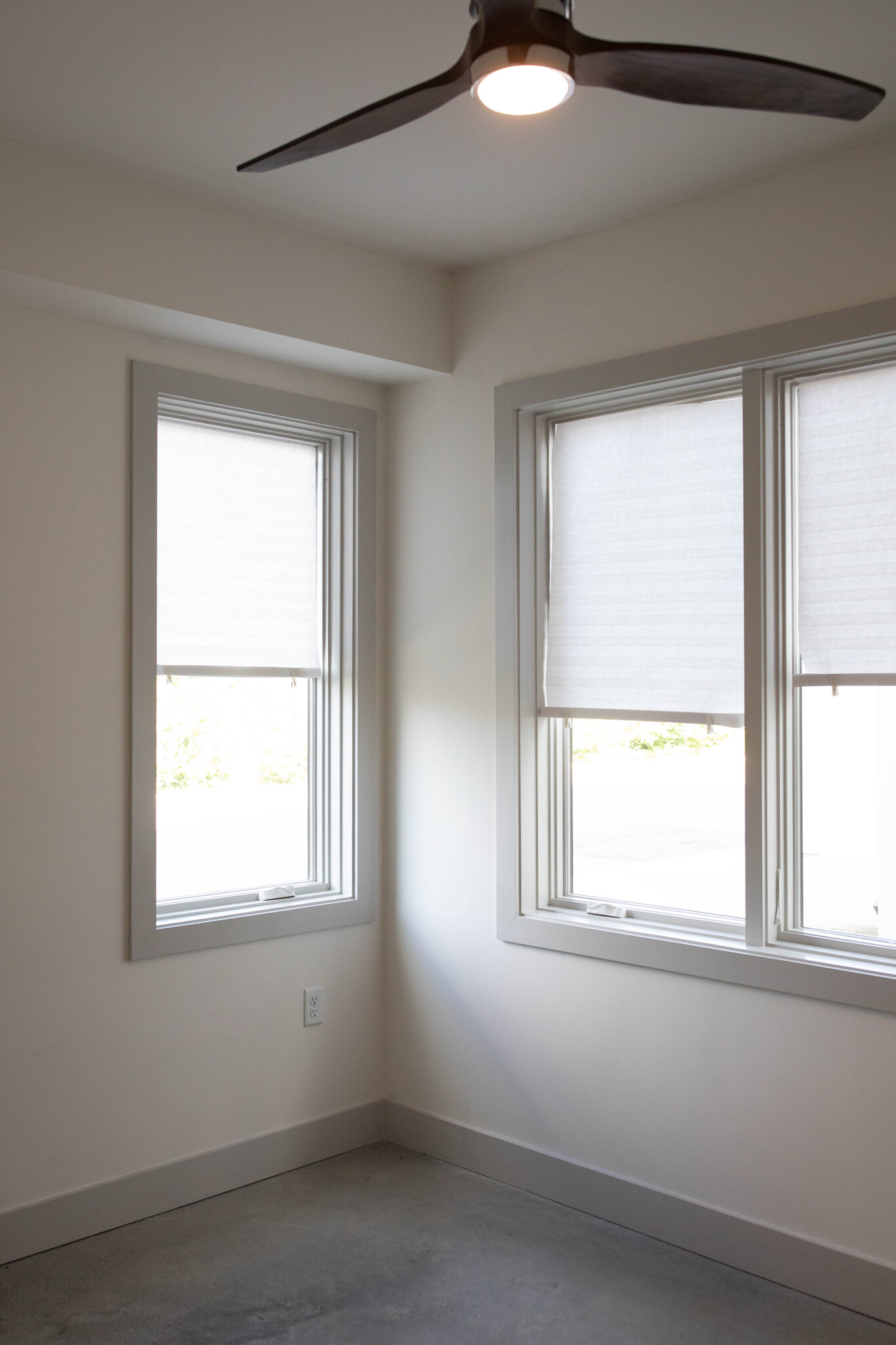 Bedroom (electric fan) - 376 Herron Dr