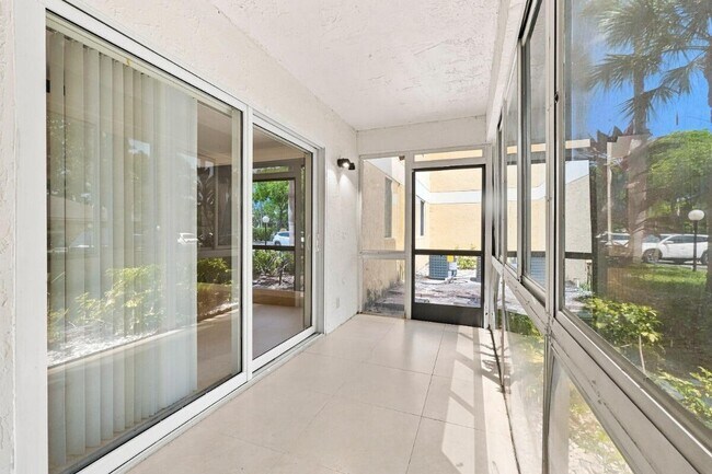 Building Photo - 3017 N Oakland Forest Dr