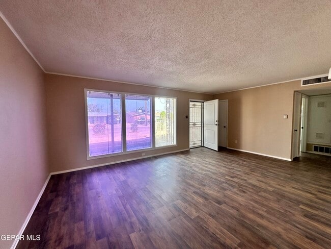 Building Photo - 1518 Clausen Dr