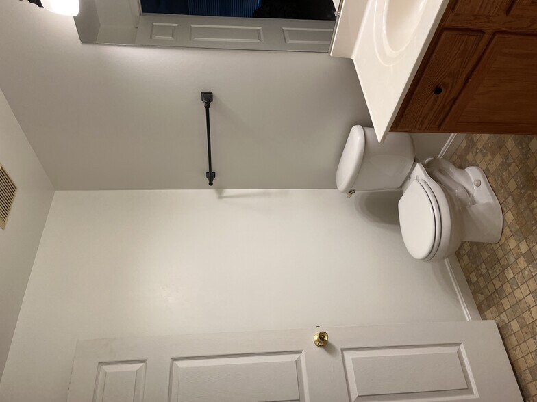 1/2 bath (sideways) - 2013 Governor Thomas Bladen Way