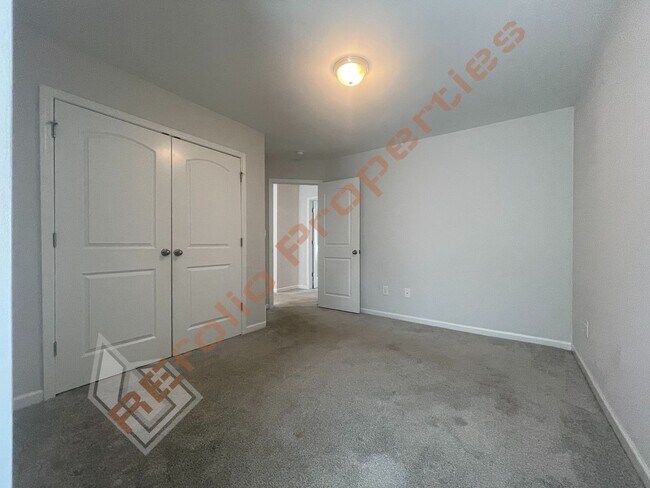 Building Photo - Beautiful 4BD 2.5BA Home w/Primary Suite o...