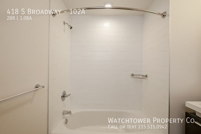 Building Photo - 418 S Broadway-102A