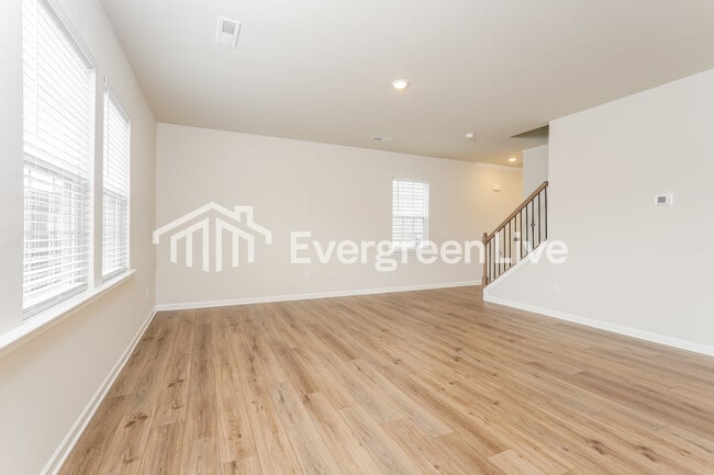 Building Photo - 5579 Hydrangea St