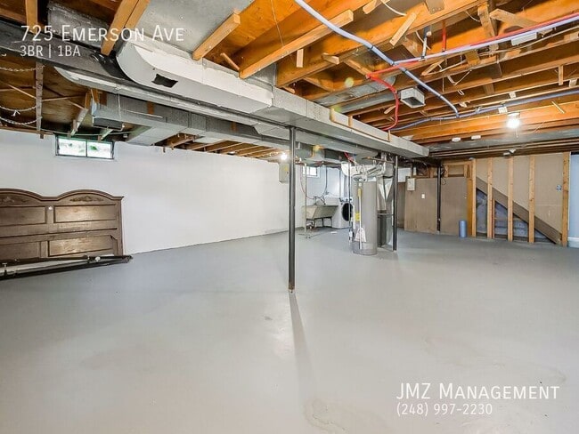 Building Photo - 725 Emerson Ave