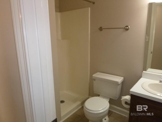 Building Photo - 600 Cheshire Ln