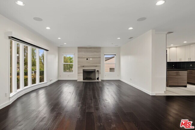 Building Photo - 175 Barlock Ave