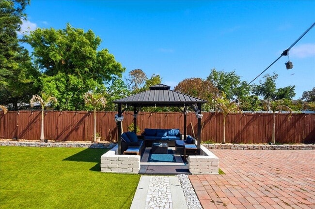 Building Photo - 1326 SW Bartell Ave