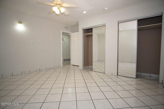 Building Photo - 4924 Winthrop Dr