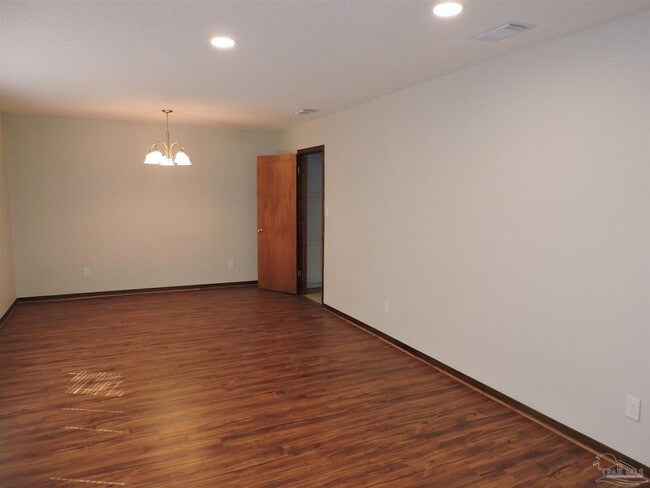 Building Photo - 3480 Blueridge Dr