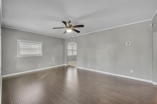 Building Photo - 1811 Park Lake St