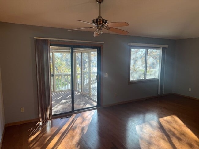 Building Photo - Beautifully Updated 3 Bed, 2 Bath, 2 Car Garage End Unit Townhome with Vaulted Ceilings