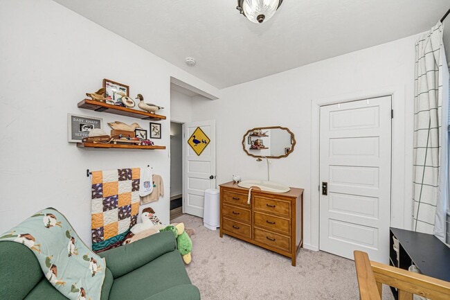 Building Photo - 168 E Grandview Dr