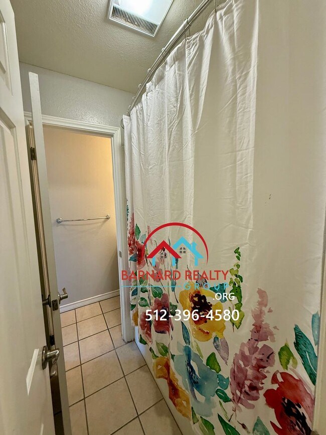 Building Photo - Available Now: Stand Alone 3 Bedroom, 1.5 Bath