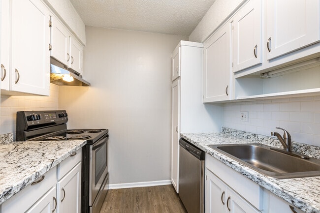 Primary Photo - Riviera Apartments