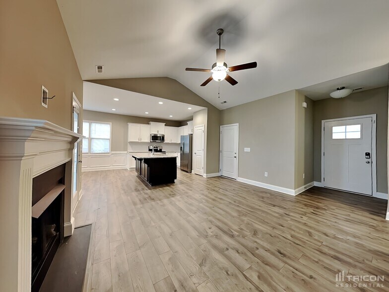 Building Photo - 135 Carissa Dr