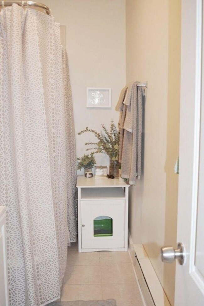 Building Photo - 1 bedroom in Chicago IL 60657