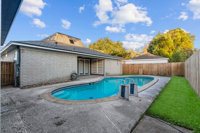 Building Photo - 14007 Overbrook Ln