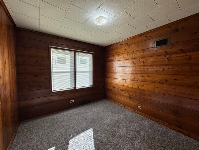 Building Photo - 29W211 Calumet Ave E