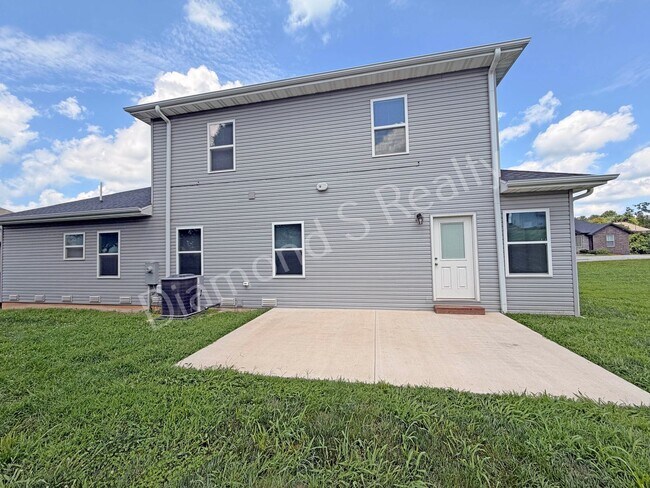 Building Photo - 2124 N Bradbury Ln