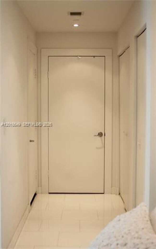 Building Photo - 900 Biscayne Blvd