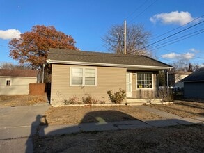 Building Photo - 2 Bedroom 2 Bath house
