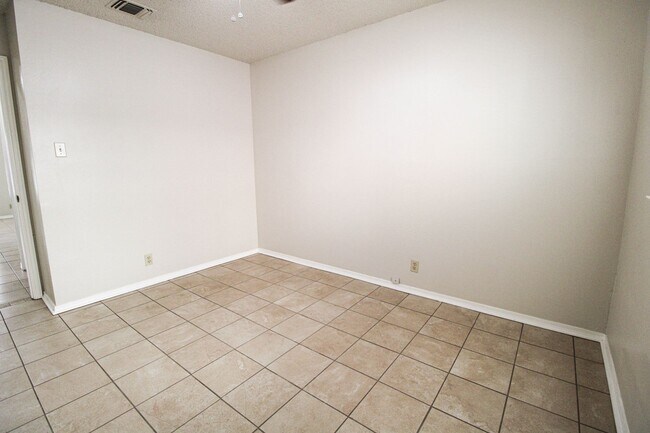 Building Photo - 3223 Tree Grove Dr