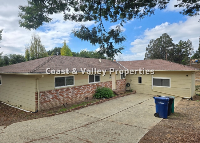 Primary Photo - Beautiful Country Home for RENT!!!