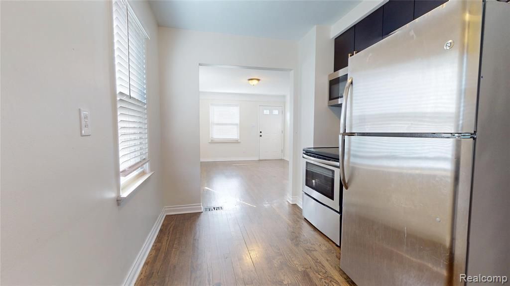 Building Photo - 3734 Buckingham Ave