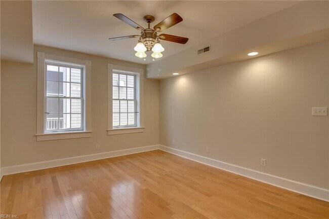 Building Photo - Ghent