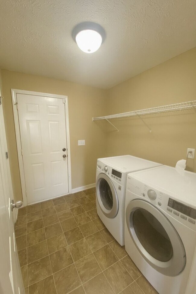 Building Photo - Spacious 4BR House in Cane Ridge Farms
