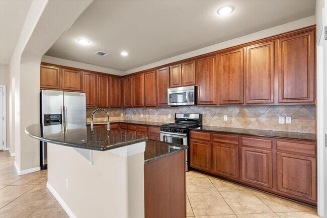 Building Photo - 2041 Livonia Dr
