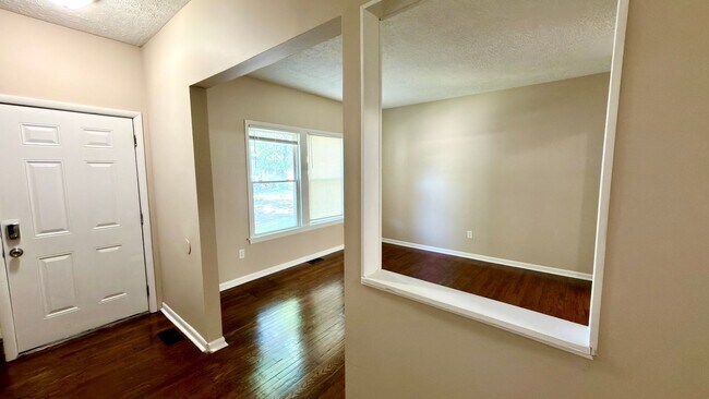 Building Photo - 451 Averill Ave