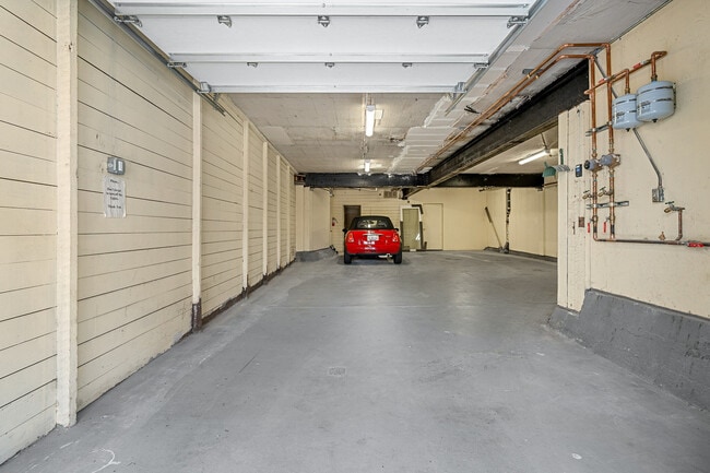 Building Photo - 1721 Beach St