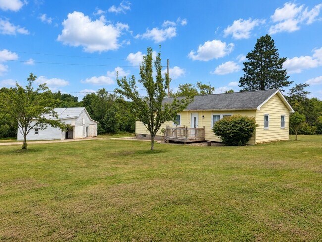Building Photo - 10135 Sampson Rd