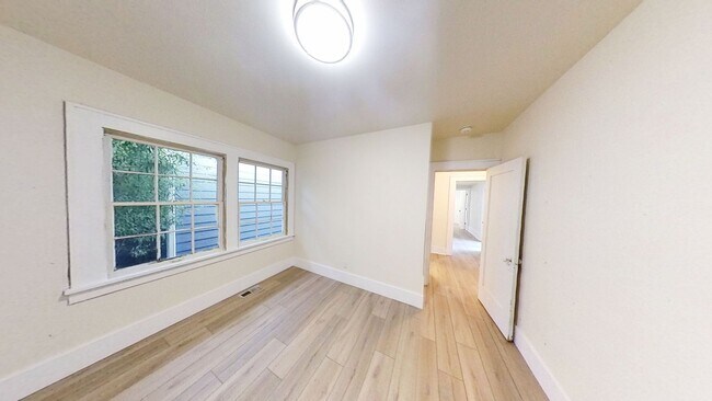 Building Photo - 3 Bed, 2 Bath House Minutes from Downtown Bellingham!