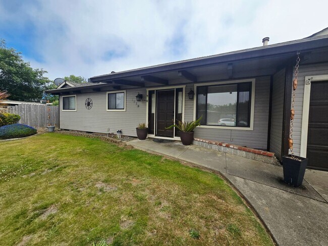 Building Photo - Single Family Home in Mckinleyville!