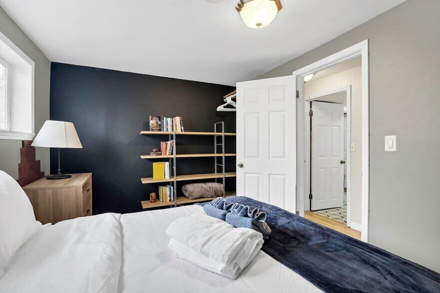 Building Photo - 9813 62nd Ave S