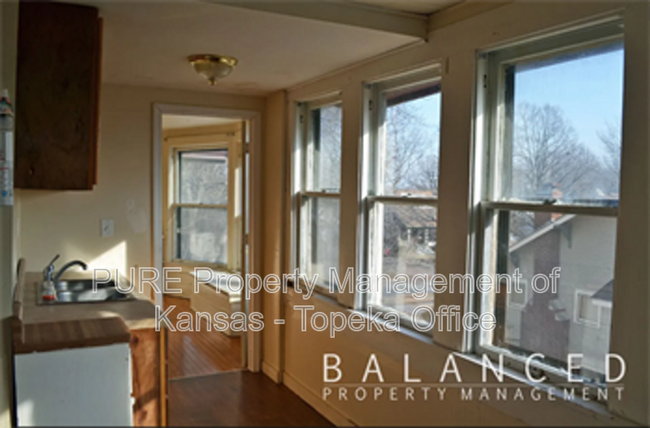 Building Photo - 1601 SW Mulvane St