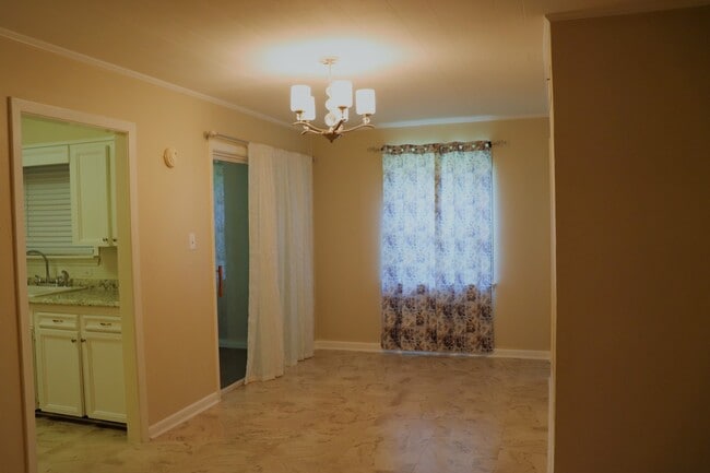 Building Photo - Bossier City, LA - 71112 - Beautifully upd...