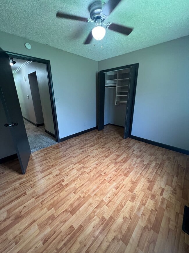 Building Photo - 4 bedroom/2 bath house