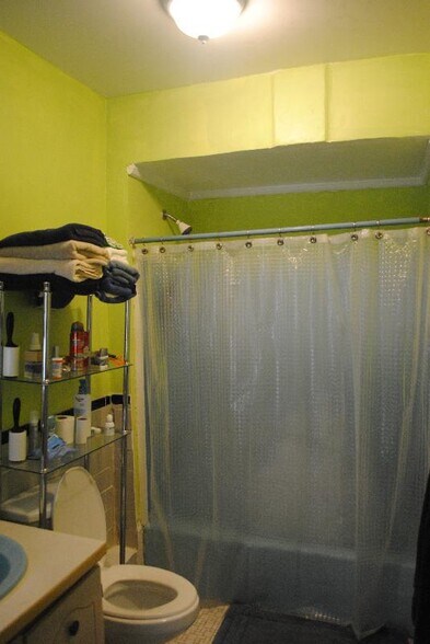 Images are representative samples of the advertised unit. Actual units shown during tours may differ - 248 W Newton St