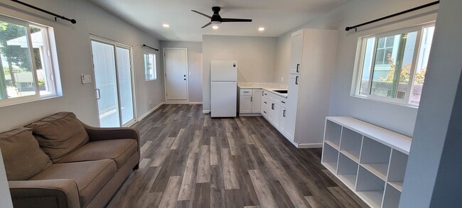 Building Photo - Ohana in Wailuku-Available Now!