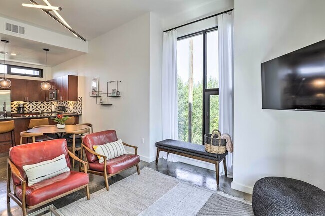 Building Photo - 2525 S Lamar Blvd