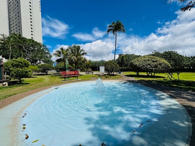 Building Photo - 1 Bedroom, 1 Bathroom, 1 Parking (Kukui Pl...