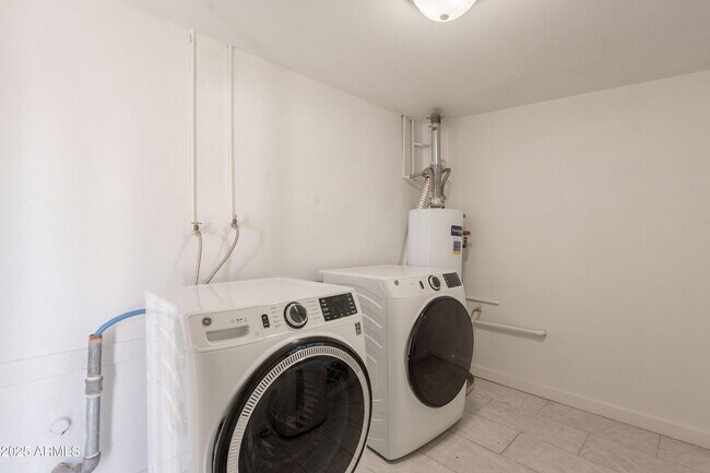 Building Photo - 6808 E Loma Land Dr