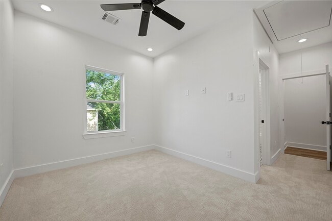 Building Photo - 8421 Venus St