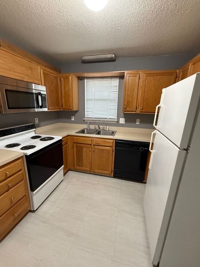 Building Photo - Home with 3 Bedrooms, 2 Baths & Single Attached Garage in Catawba NC